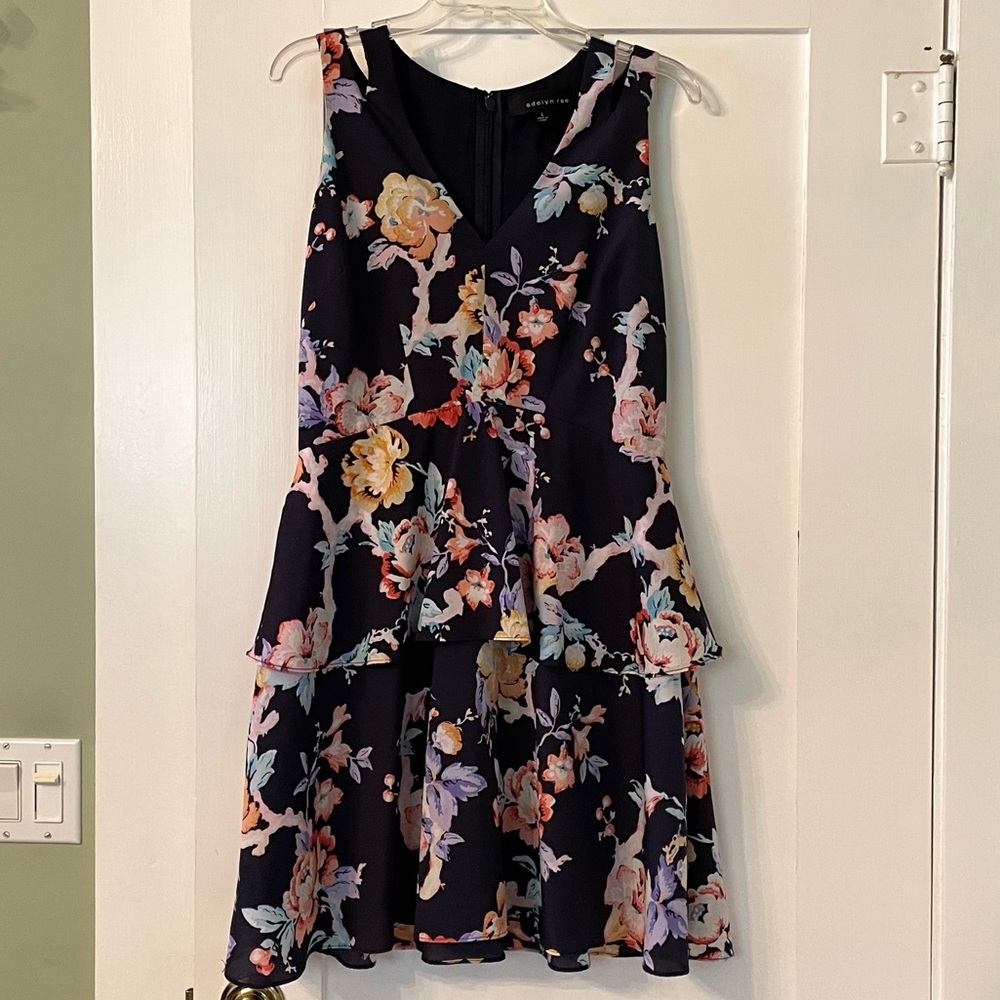 Adelyn Rae Floral Tiered Dress, Size Large.
